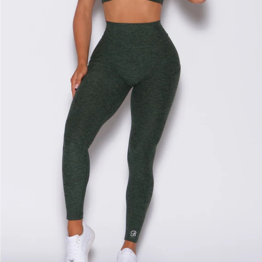 Bomshell sportswear v back leggings